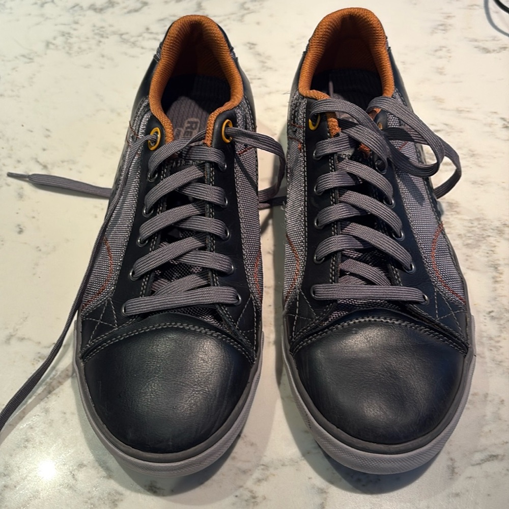 Like new!!! men’s Skechers relaxed, fit memory foam shoes
